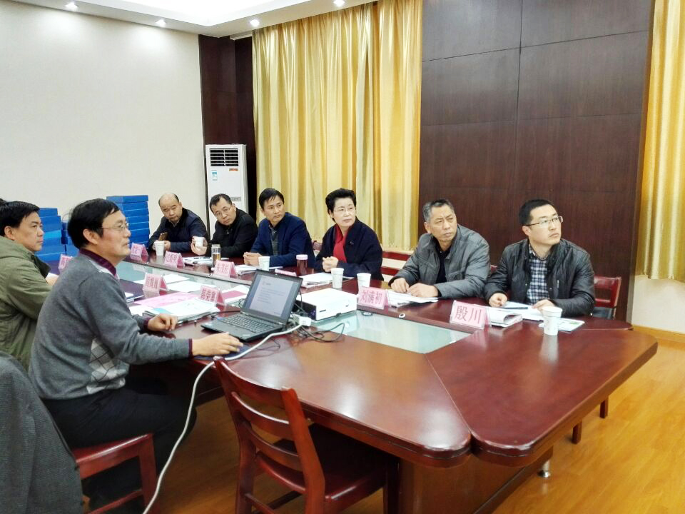 无锡市教育局副局长吴洵如视导华锐小学规范办学情况