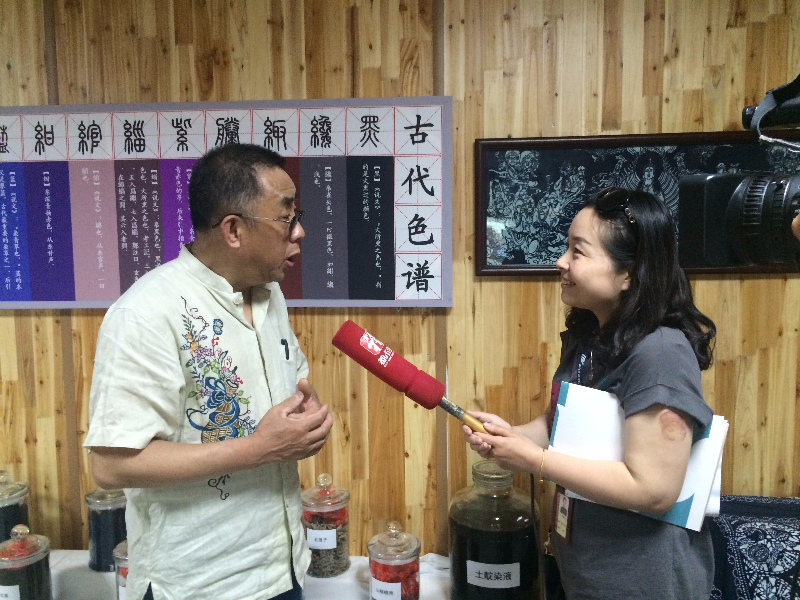 无锡电视台报道民间蓝印花布博物馆在华锐实验小学落户