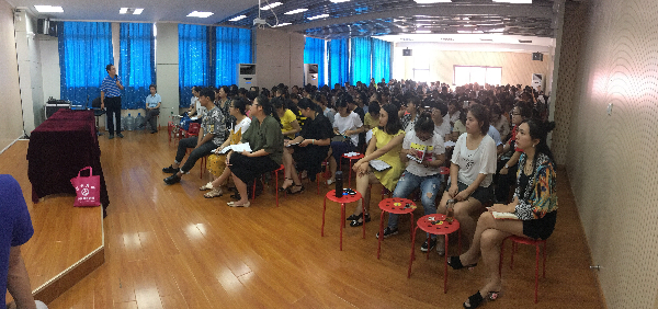 华锐教育集团举办2017下半学期教职工培训系列课程