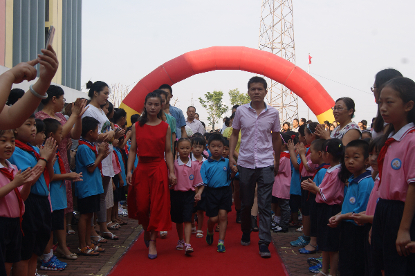 华锐实验小学一年级始业课程仪式.JPG