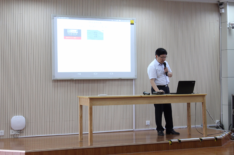 全国语文名师诸向阳为华锐小学语文老师讲解阅读课