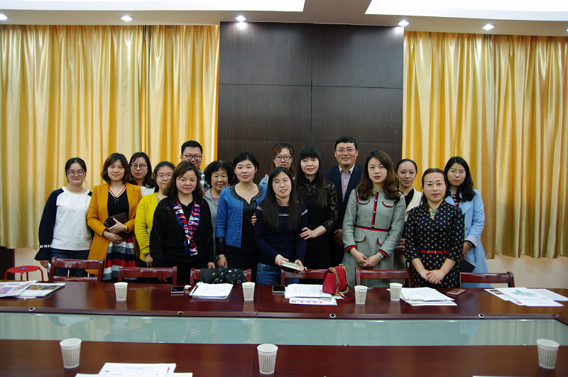 华锐实验小学举办班级导师进课堂活动