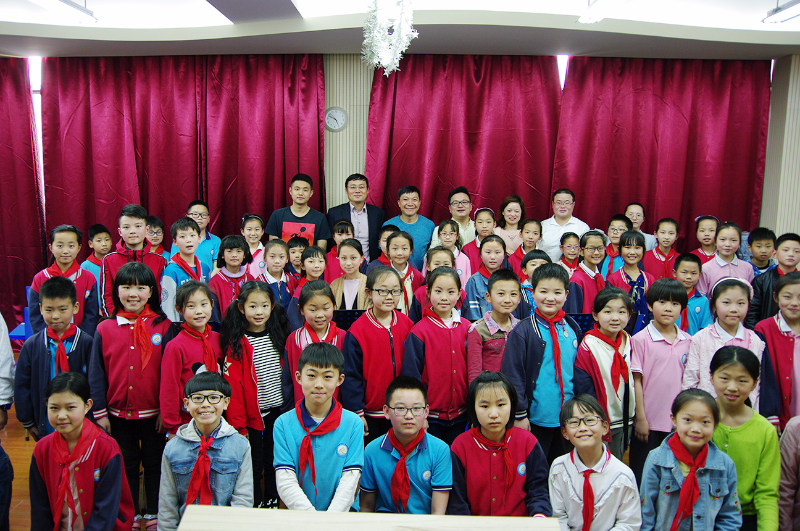 香港著名国际指挥大师张国明参观指导华锐之声合唱团