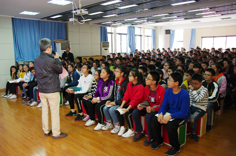 华锐实验学校初中部举办赴美学习分享交流会