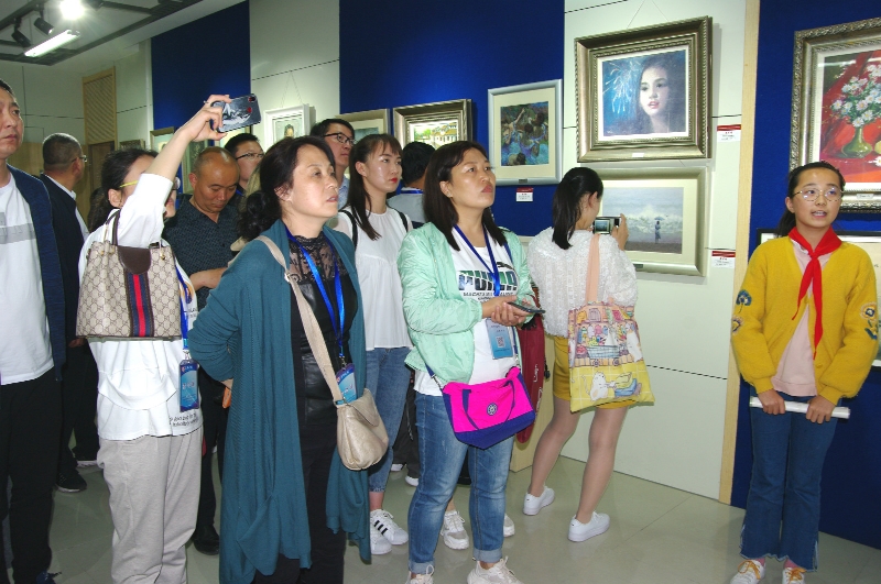 陕西“名师之路”教育代表团访问华锐实验学校