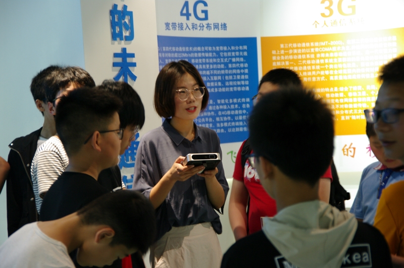 华锐实验学校初中部学生走进高职院校参观体验