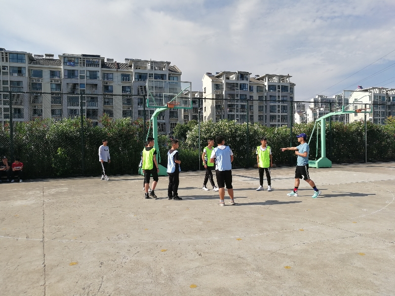 华锐实验学校举行第一届“华锐杯”学生三人篮球赛