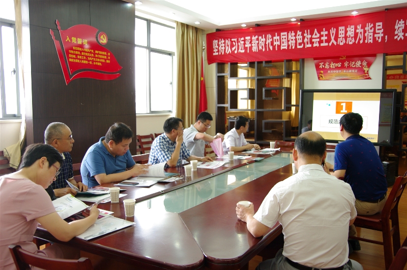 无锡市教育局社会教育处蔡军处长带队来华锐实验学校进行规范化办学评估