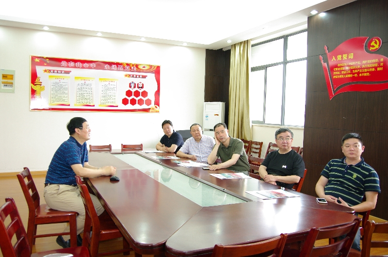 江苏民进省委副主委朱毅民走访华锐实验学校