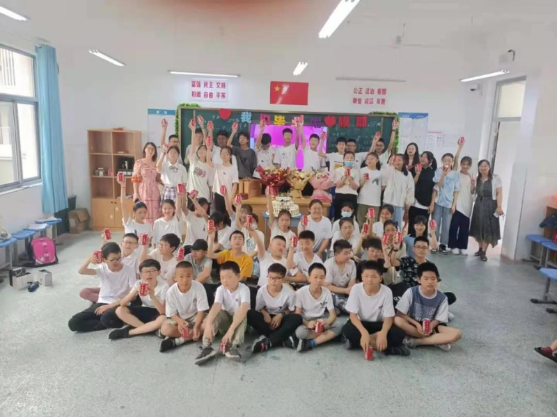 华锐实验学校举行六年级毕业仪式